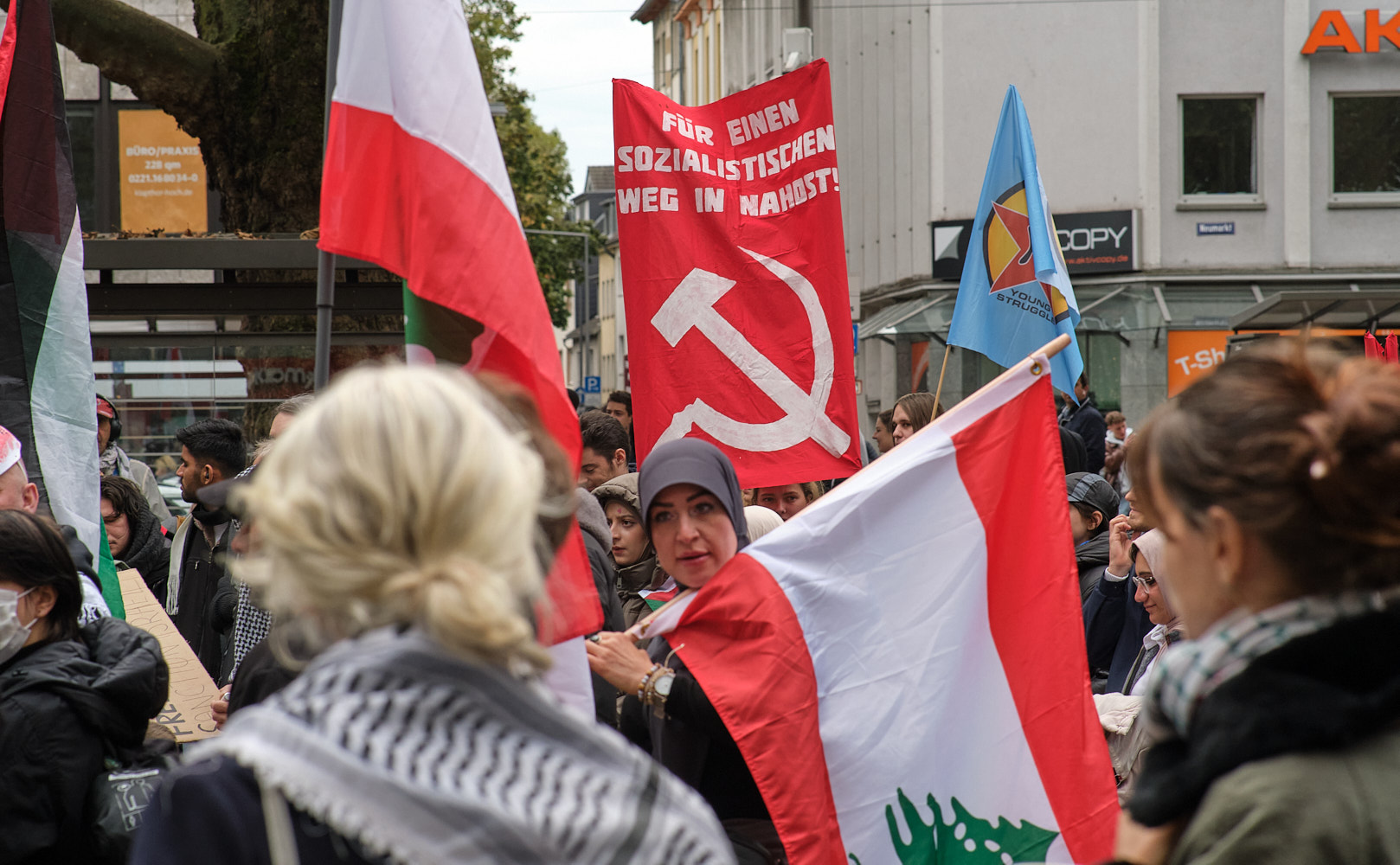 Kopftuch und Flagge